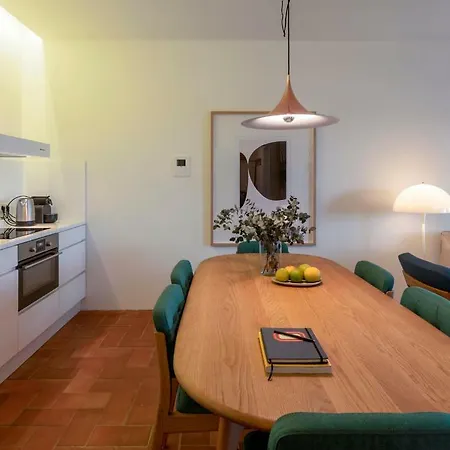 Flattered To Be In Algarve تافيرا