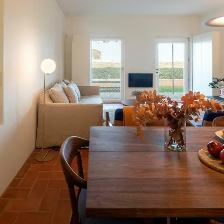 Flattered To Be In Algarve تافيرا