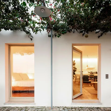 Flattered To Be In Algarve 타비라