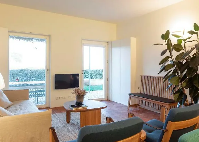 Flattered To Be In Algarve 타비라