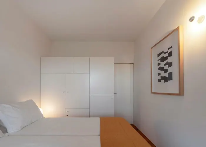 Flattered To Be In Algarve 타비라